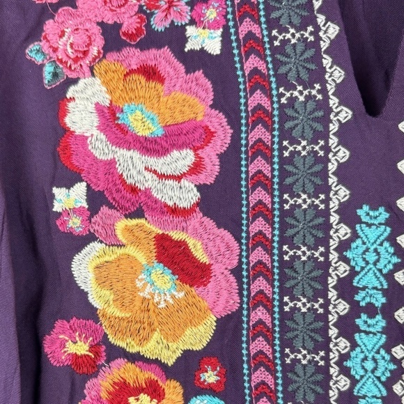 ANDREE by UNIT Purple Floral Embroidered 3/4 Bell Sleeve Split Neck Top Sz S - Picture 4 of 9